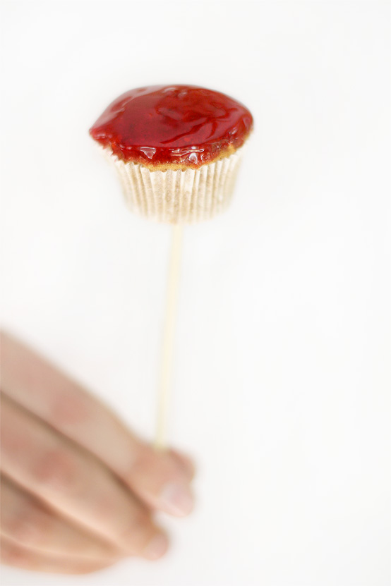 candy-apple-cupcakes-stick candy-apple-cupcakes-stick