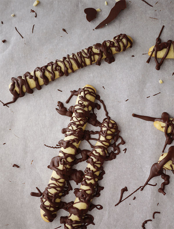 cookie-sticks-mint-chocolate-drizzle-pieces-honestfare.com-